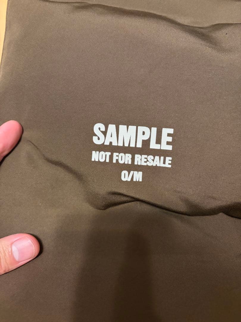 ジャケット・アウター Yeezy Down Vest Brown Sample