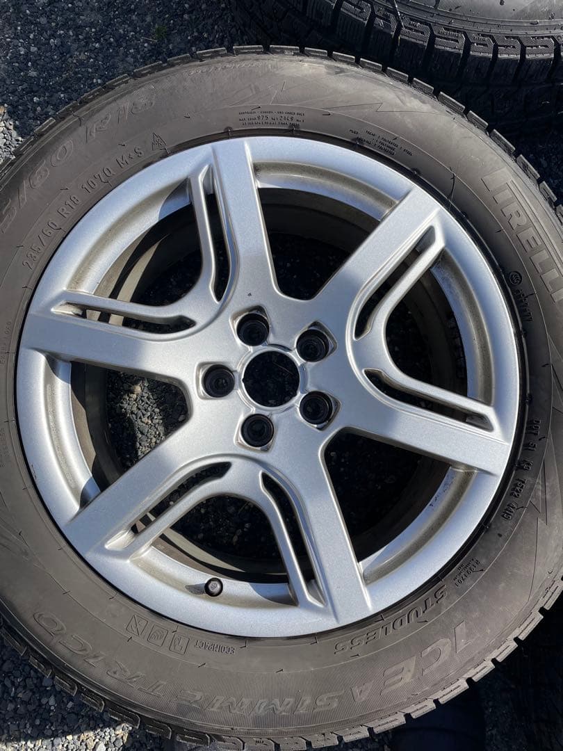 Naokin ⭐︎バリ溝アウディQ5 スタッドレス235/60/R18