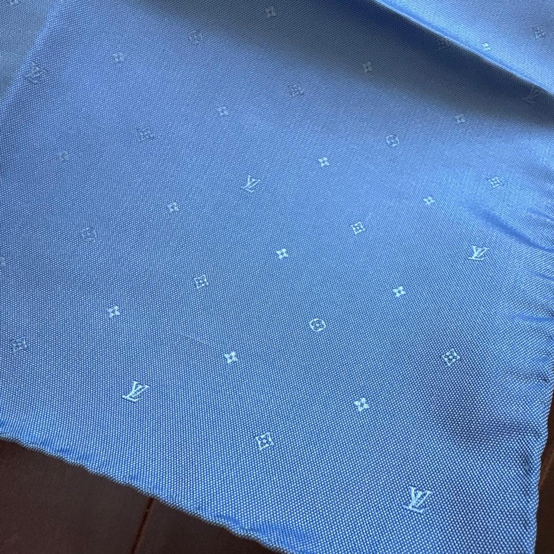 LOUIS VUITTONシルク　ポケットチーフ　ルイヴィトン　透かし　ハンカチ