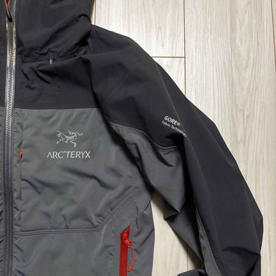 アークテリクス　アルファコンプ　メンズS グレー　ナイロン　ゴアテックス