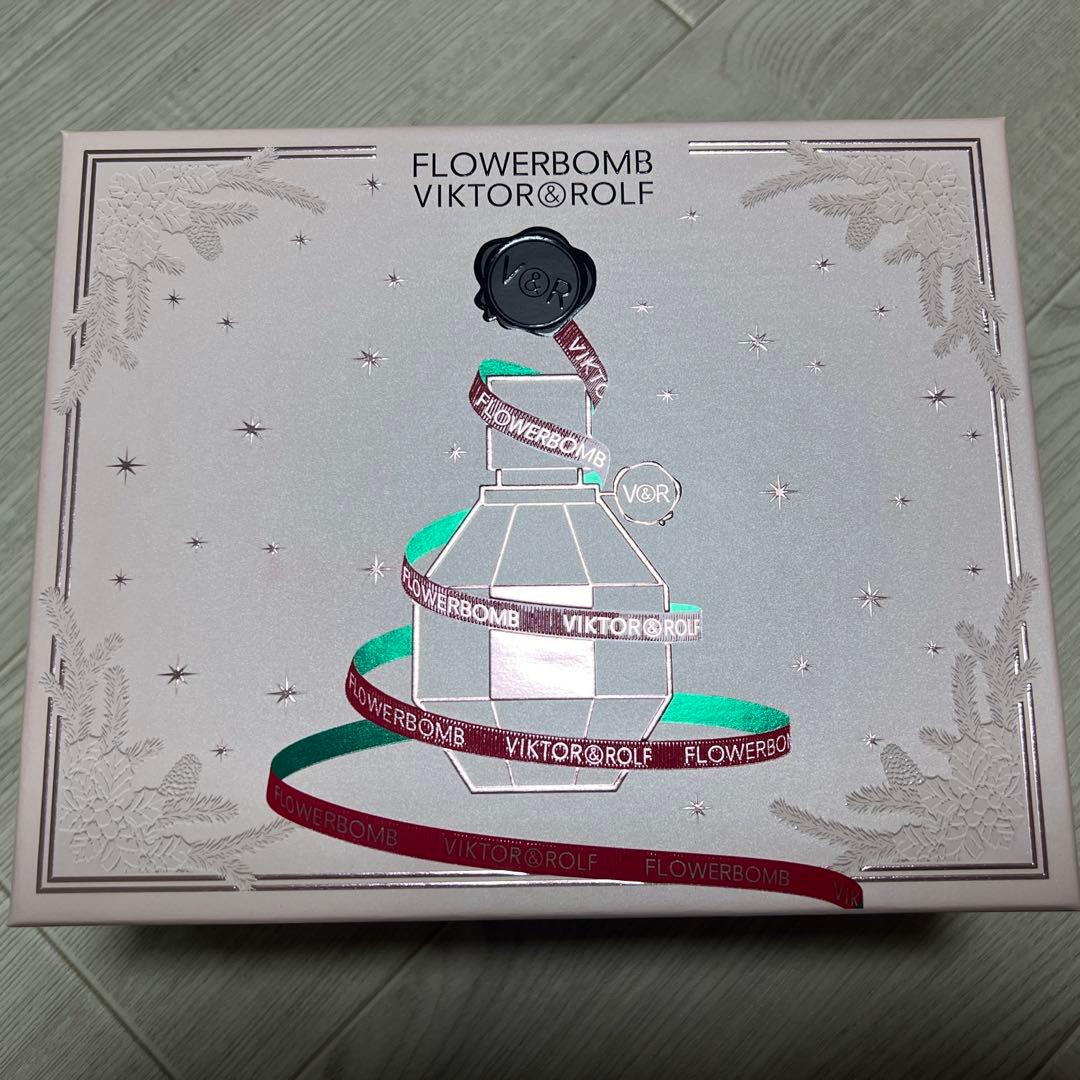 値下げ！FLOWERBOMB VIKTOR &ROLF キャンドル付き❣️