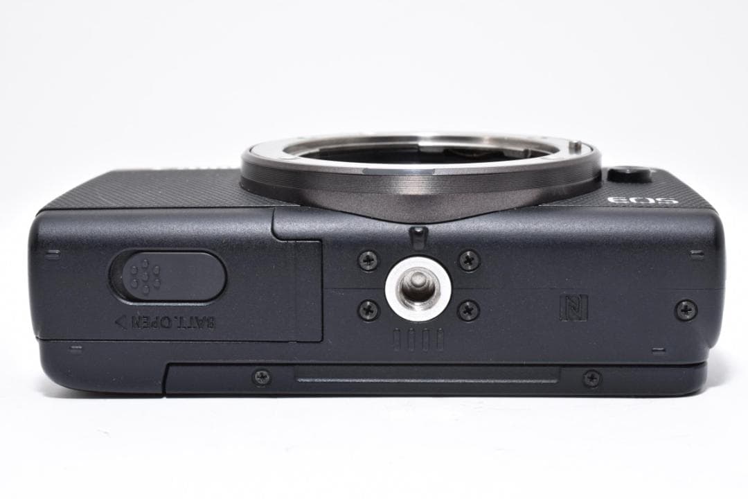 ■ 美品 ■ キヤノン　Canon EOS M100+ダブルレンズ