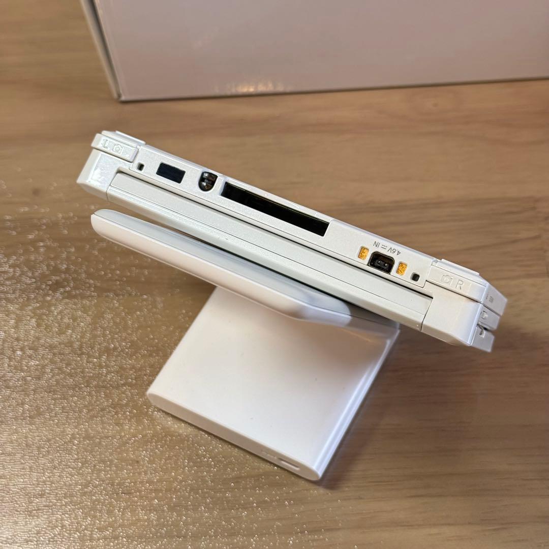 4-227 ニンテンドー3DS ピュアホワイト 箱付き