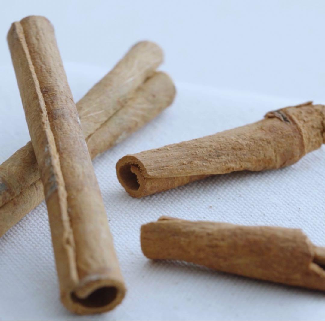 ＜新品・海外限定＞英国製 ウィンターラグジュアリーキャンドル シナモン＆オレンジ