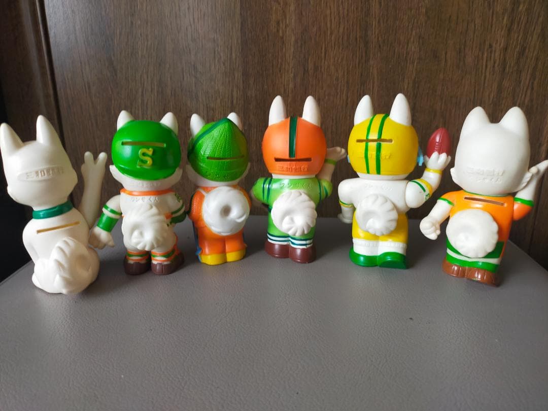 三和銀行　ワンさくん　ソフビ貯金箱　　 ６個　①