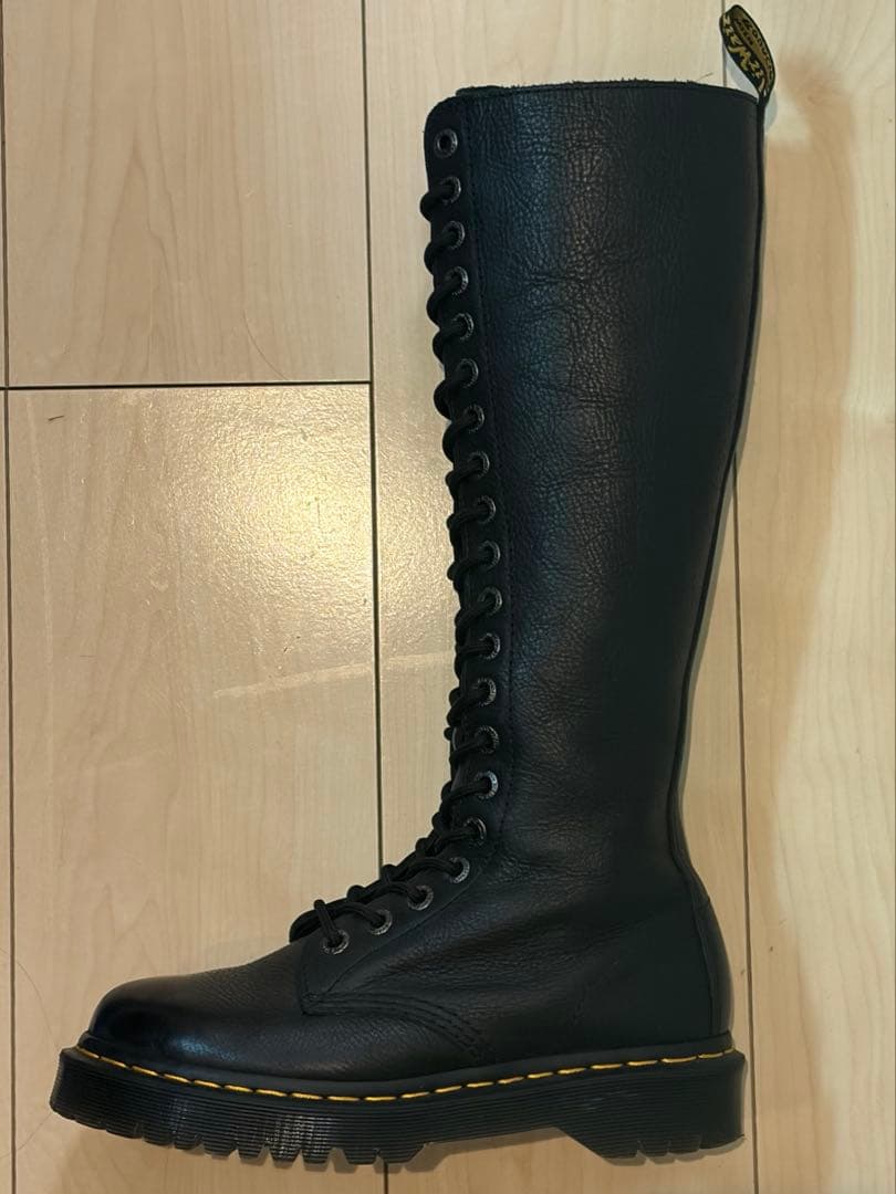 Dr.Martens 1B60 BEX 20 ホール ブーツ