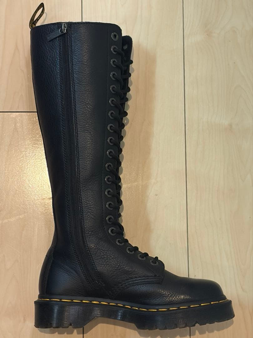 Dr.Martens 1B60 BEX 20 ホール ブーツ