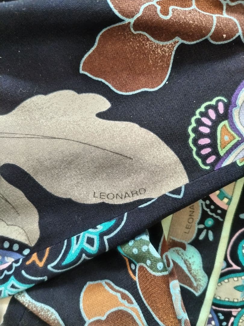 【週末セールお値下げ】 レオナール トップス