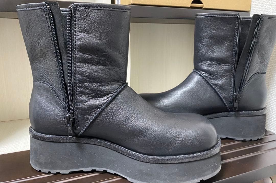 UGG ブラックレザー
