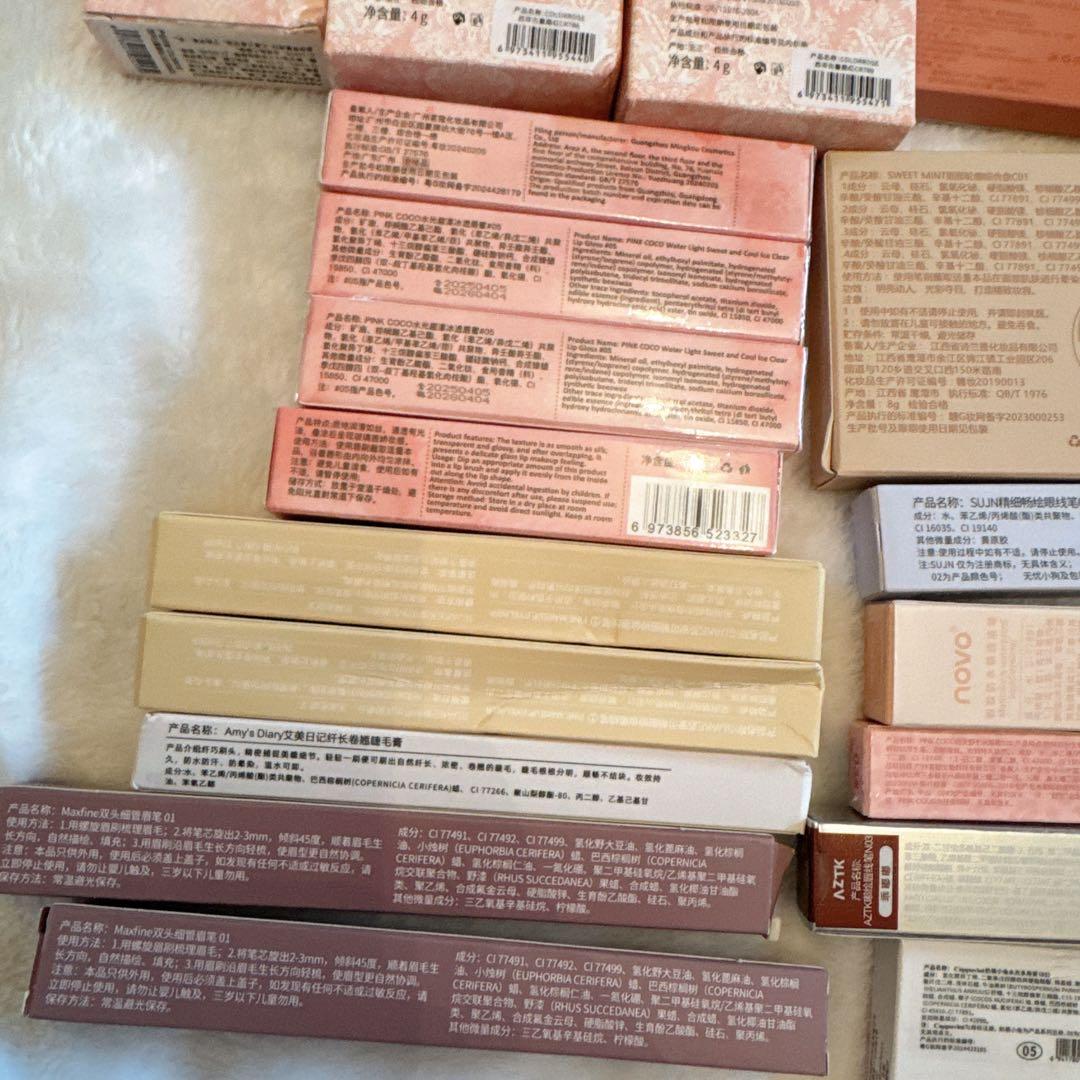 メイク リップ アイシャドウまとめ売り 58点 、ブレスレット