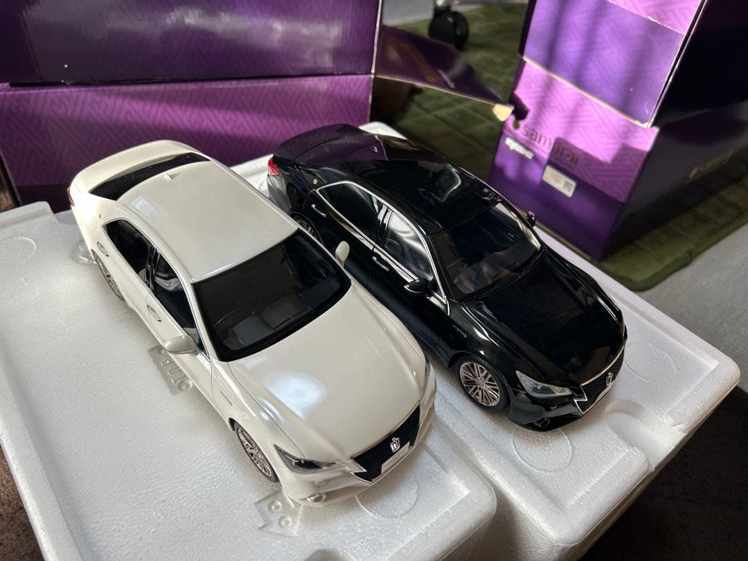 KYOSHO samurai クラウンアスリート G ハイブリッド 1/18×2