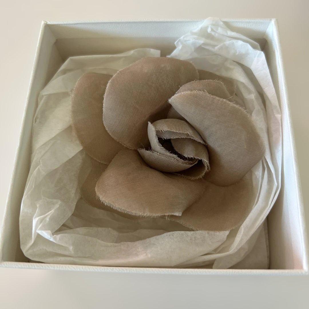 onenote　CHANEL ベージュ カメリアコサージュ