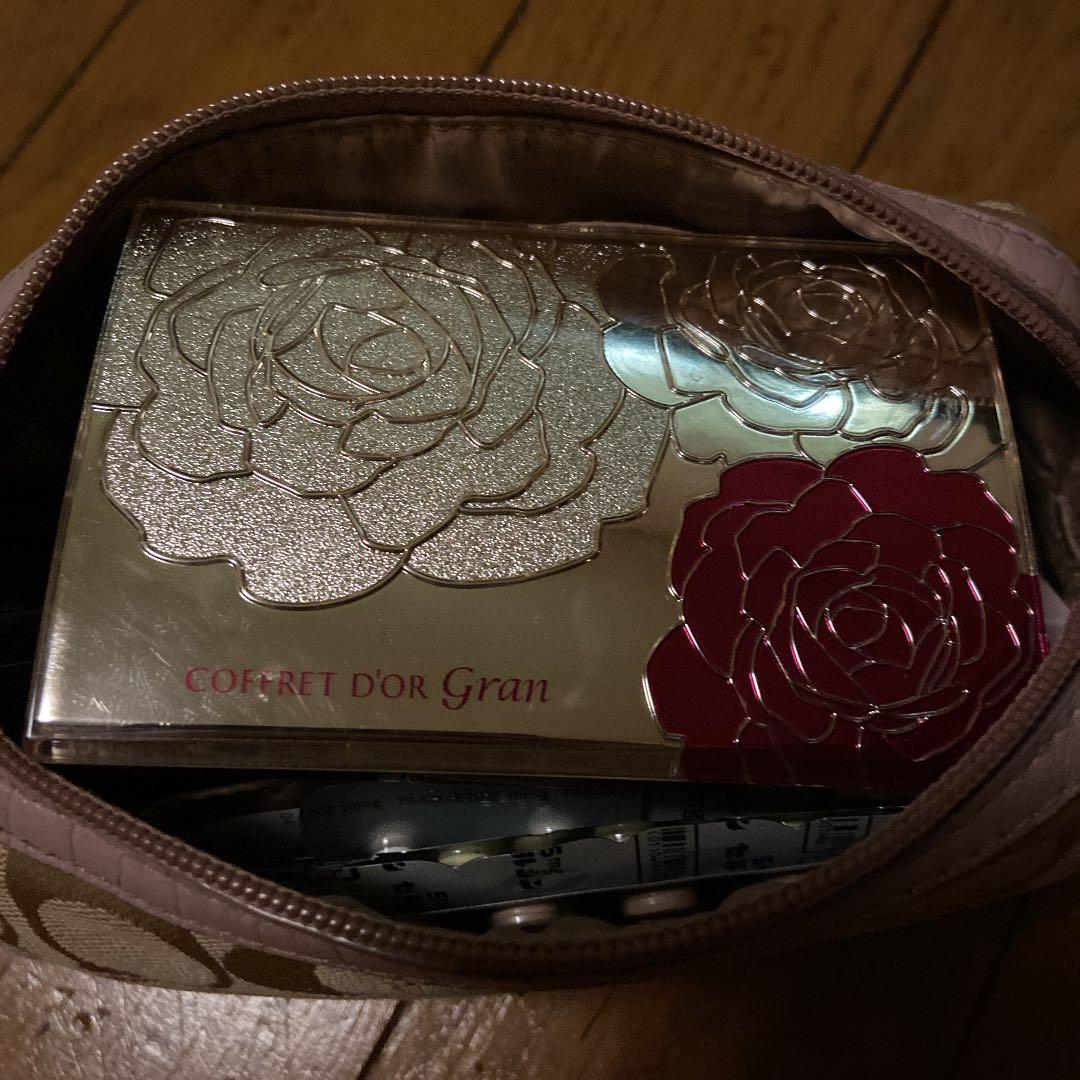 【勝手に出品！】ママの 化粧品  セット  化粧ポーチごと