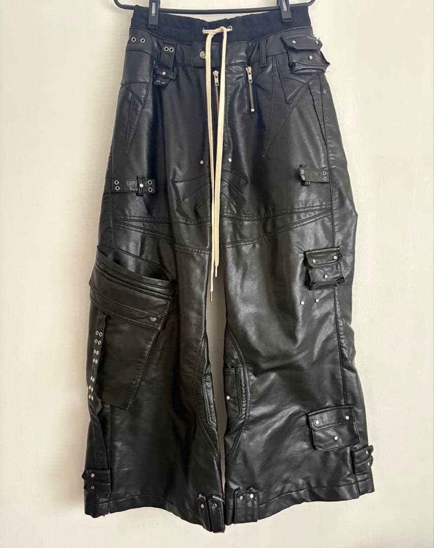 パンツ Cozy Worldwide leather cargopants S