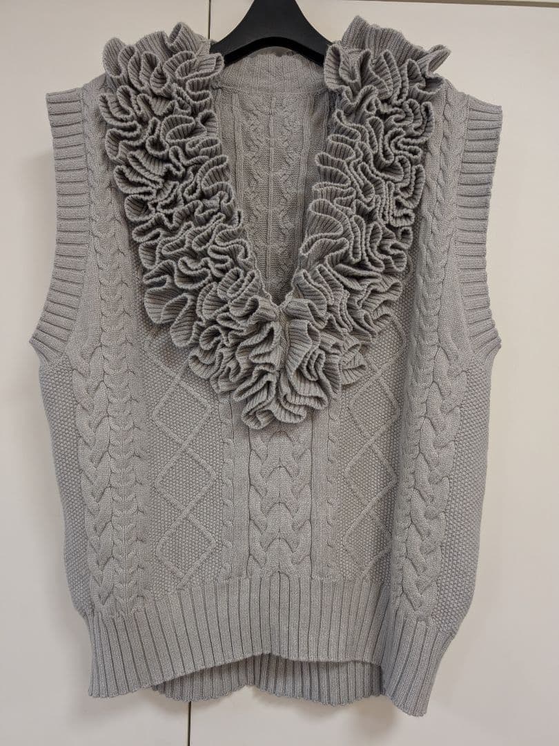 未使用J1UbyLABELLE ETUDEラベルエチュードフリルニットベスト