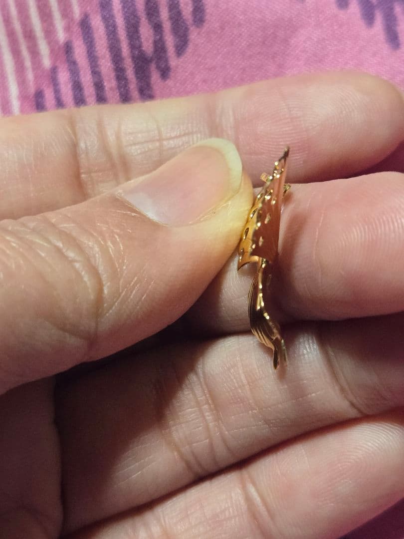 K18ygを使用した可愛い蝶のペンダントです。