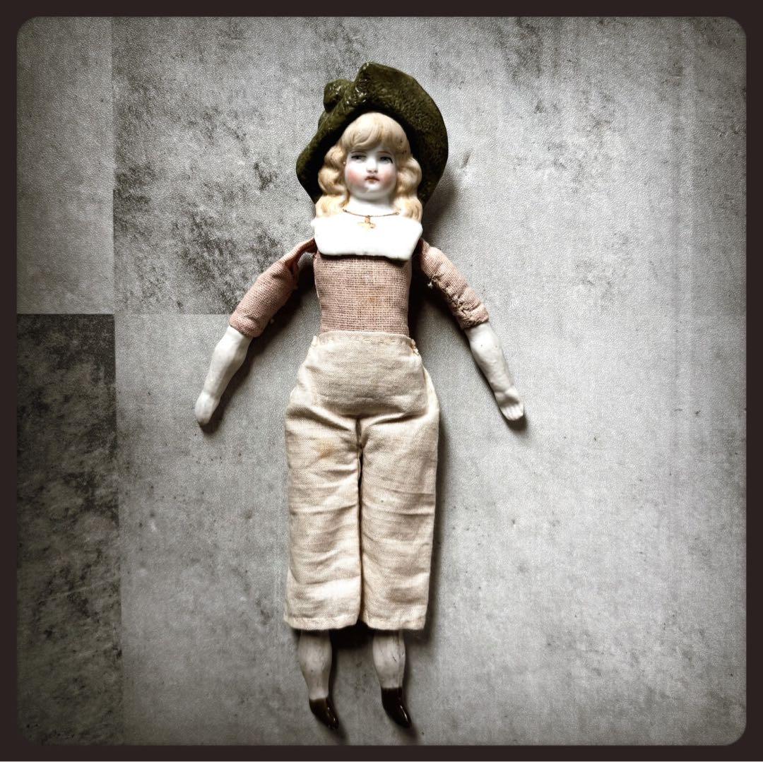 レアアンティーク　ヘルトヴィッヒ 緑の帽子のパリアンドール ビスクドール