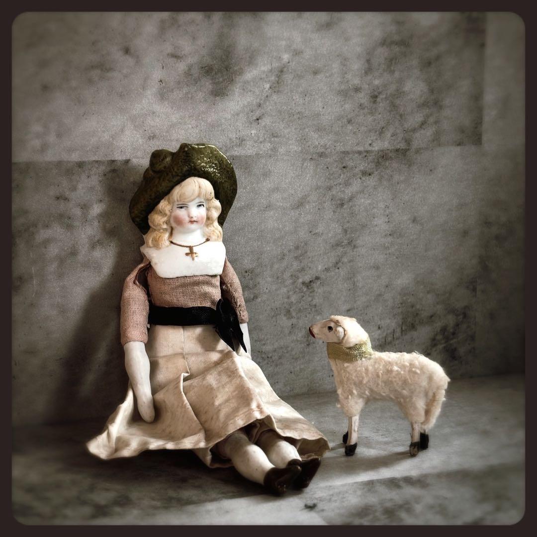 レアアンティーク　ヘルトヴィッヒ 緑の帽子のパリアンドール ビスクドール