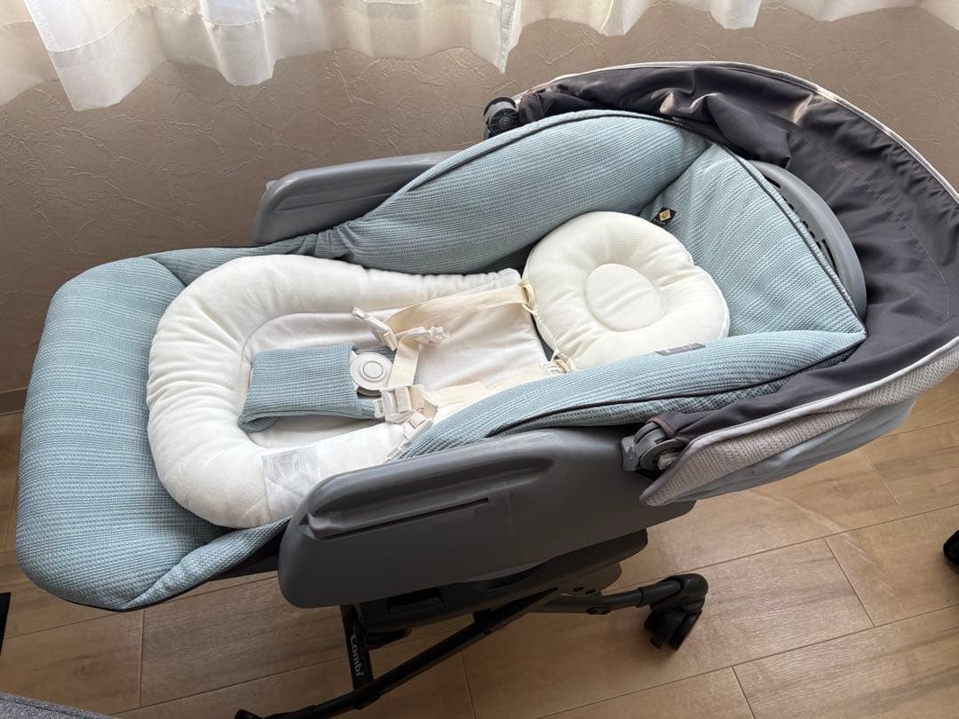 【美品】Combi ホワイトレーベル ネムリラ AUTO SWING BEDi