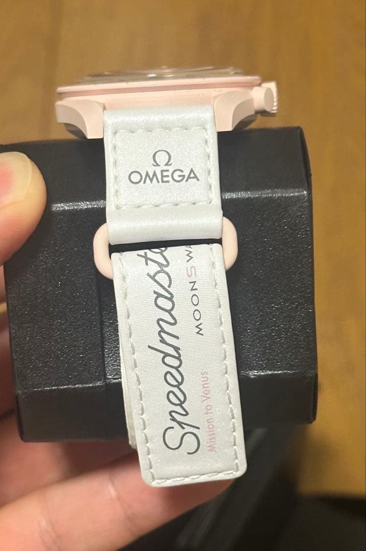 OMEGA Speedmaster MoonSwatch ピンク
