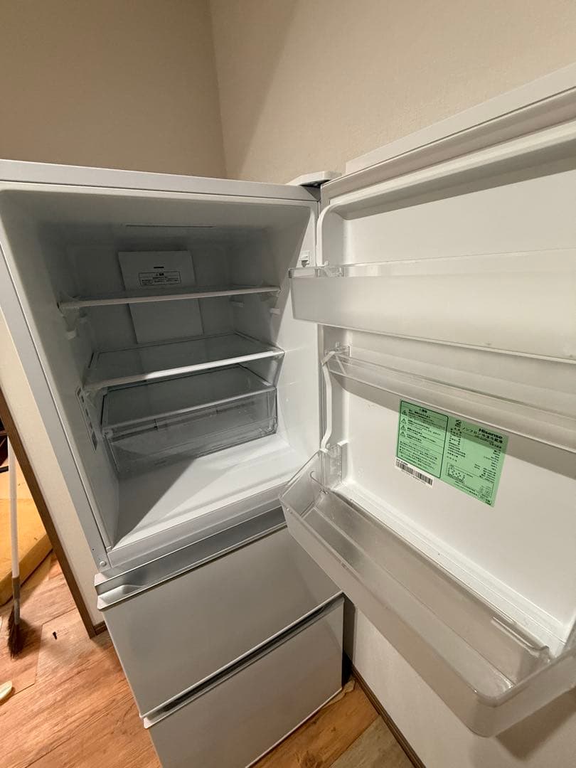 冷蔵庫　ハイセンス 282L ホワイトHR-D2801W 3ドア 右開き