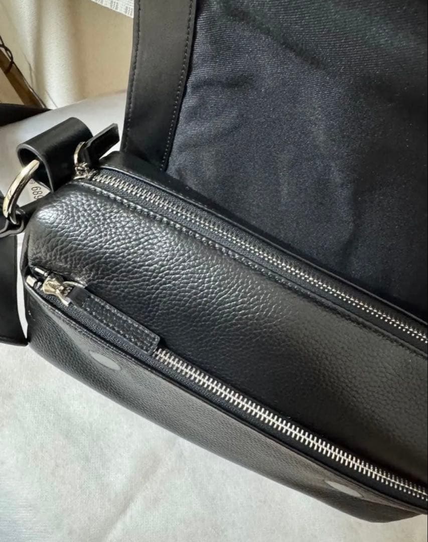 BEARDSLEY ビアズリー　レザーボディバッグ　ショルダーバッグ　ブラック