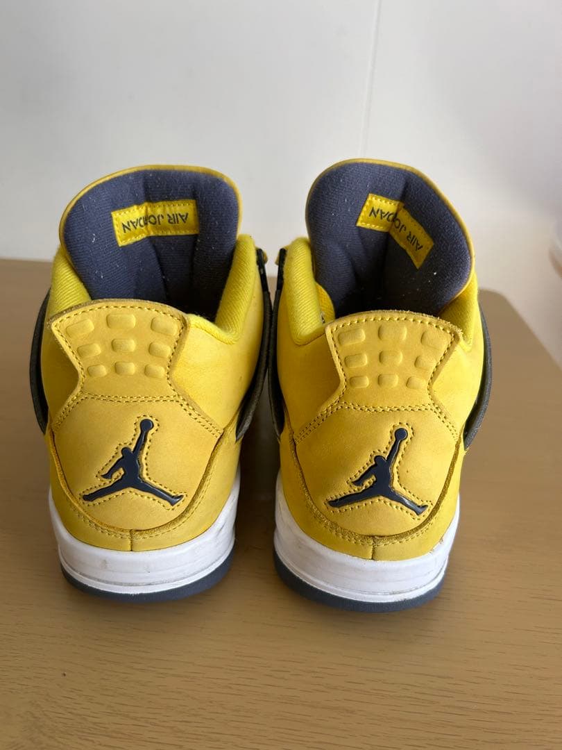 Air Jordan 4 イエロー