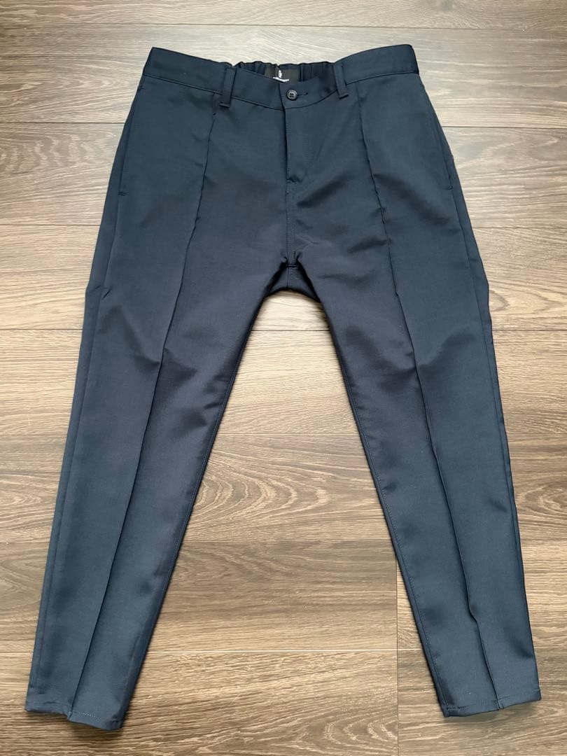 EUROKENVY 至高の極艶脚長ストレッチテーパードスラックス