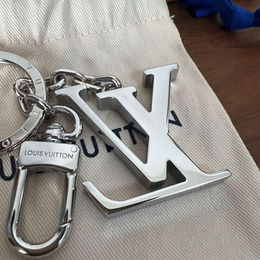 キーホルダー・LV イニシャル　ヴィトン　チャーム　キーホルダー