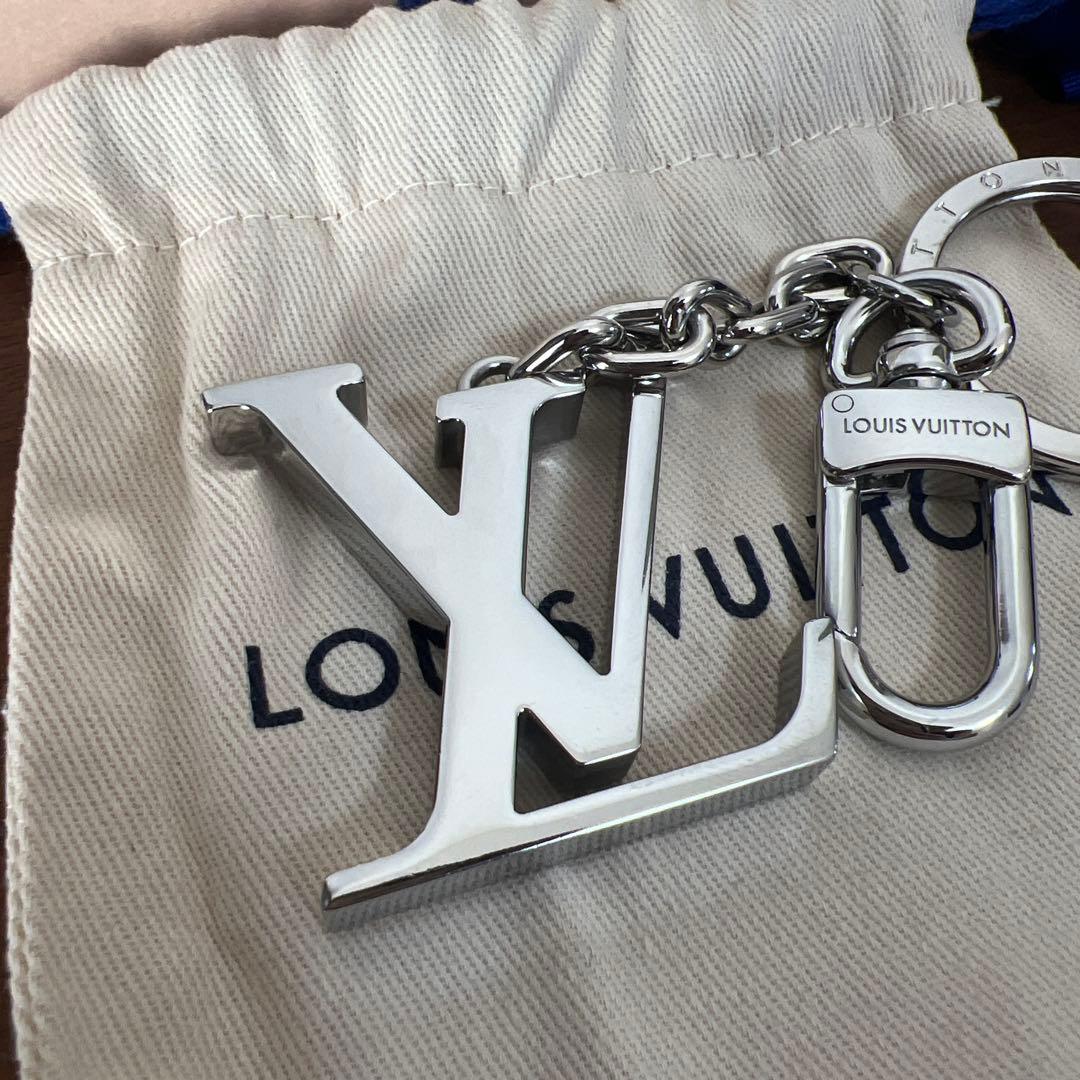 キーホルダー・LV イニシャル　ヴィトン　チャーム　キーホルダー