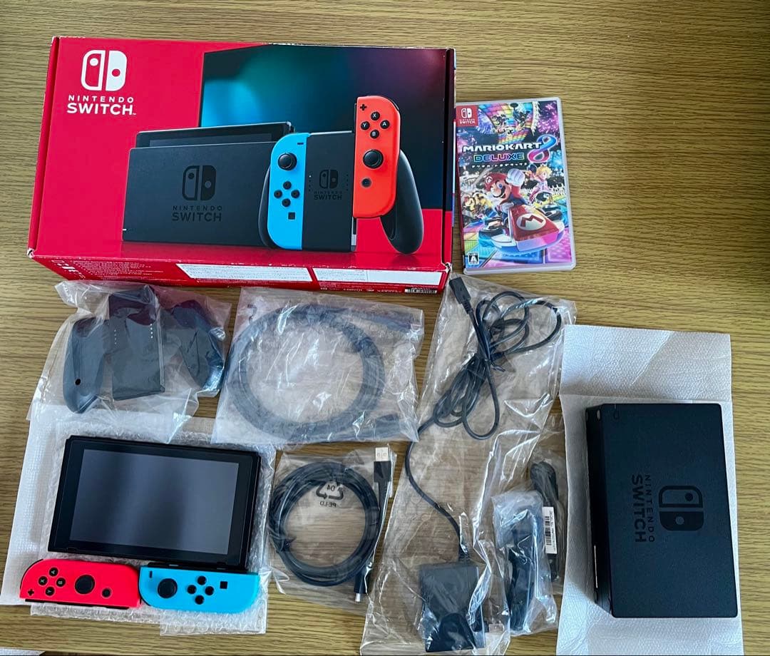 【美品・お買い得品】Nintendo Switch +マリオカート8デラックス