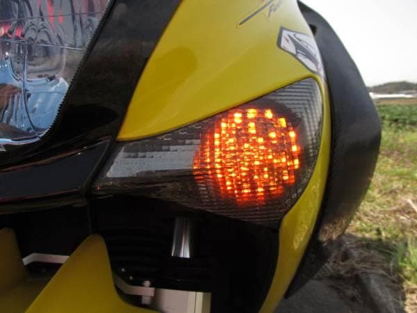 マジェスティ125 26LEDフロントウインカー 右直事故対策+16LEDリア