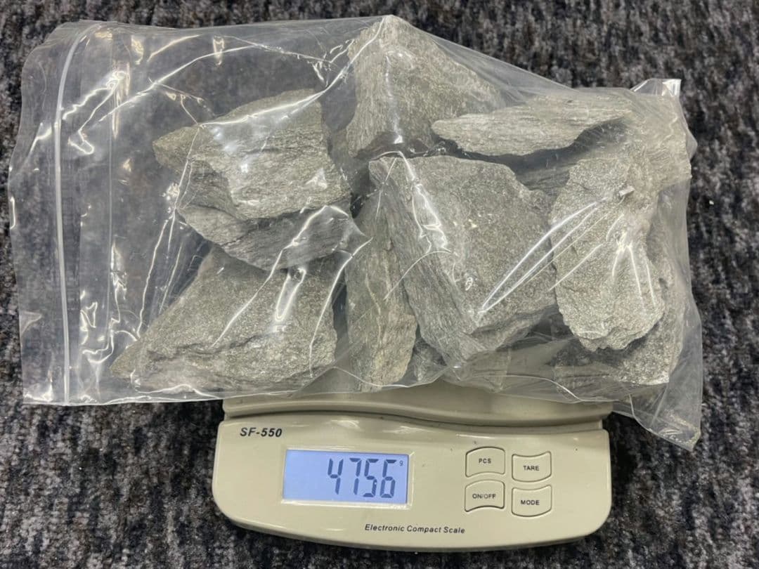 平均0.5μSv 高純度バトガシュタイン鉱石（ラドン鉱石）　4.7kgまとめ売り