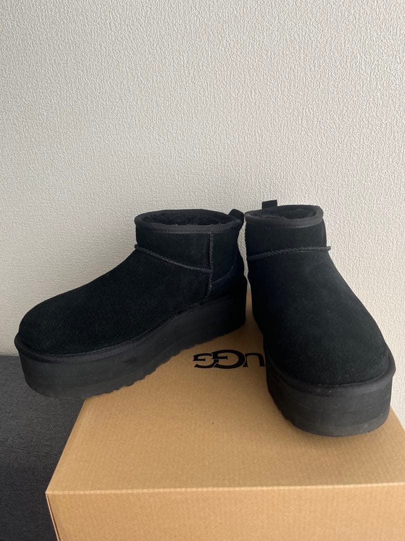 UGG ブラック ウルトラミニ　プラットフォーム　厚底　ムートンブーツ 25cm