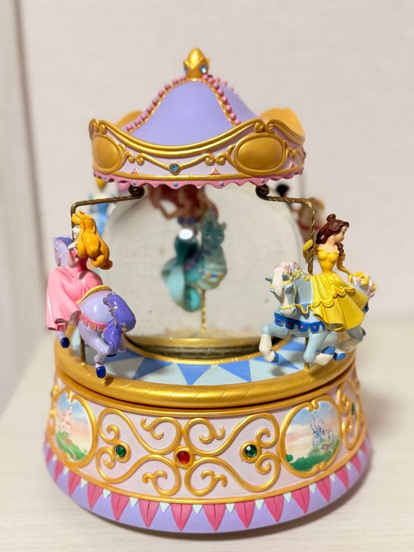 希少・美品　ディズニー プリンセス スノードーム メリーゴーランド型