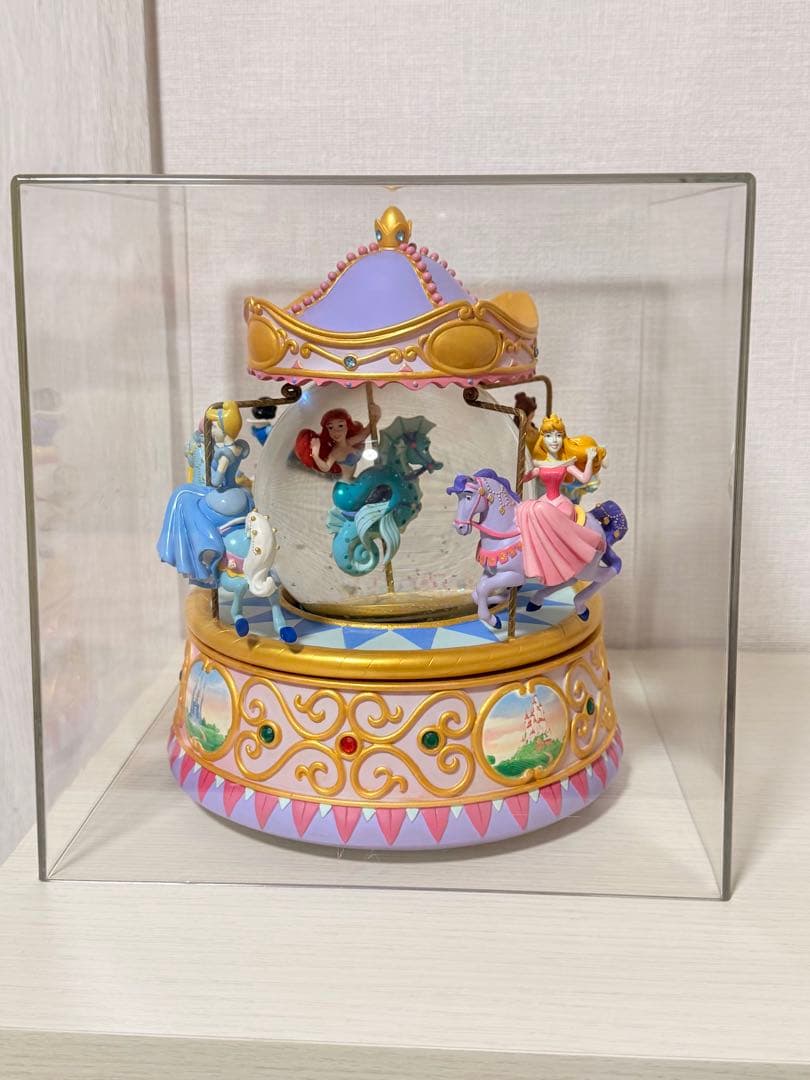 希少・美品　ディズニー プリンセス スノードーム メリーゴーランド型