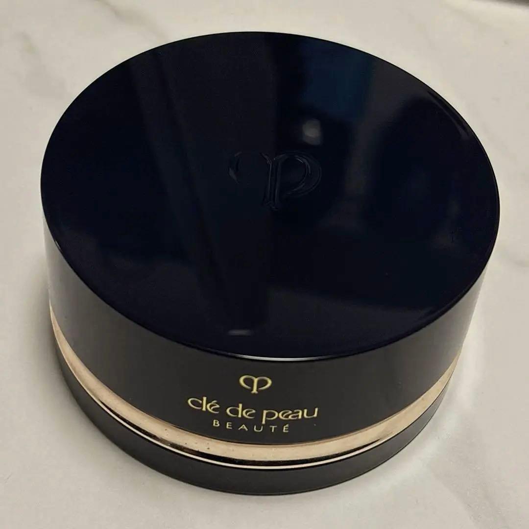 クレ・ド・ポー・ボーテ プードルトランスパラントn 1 ライト