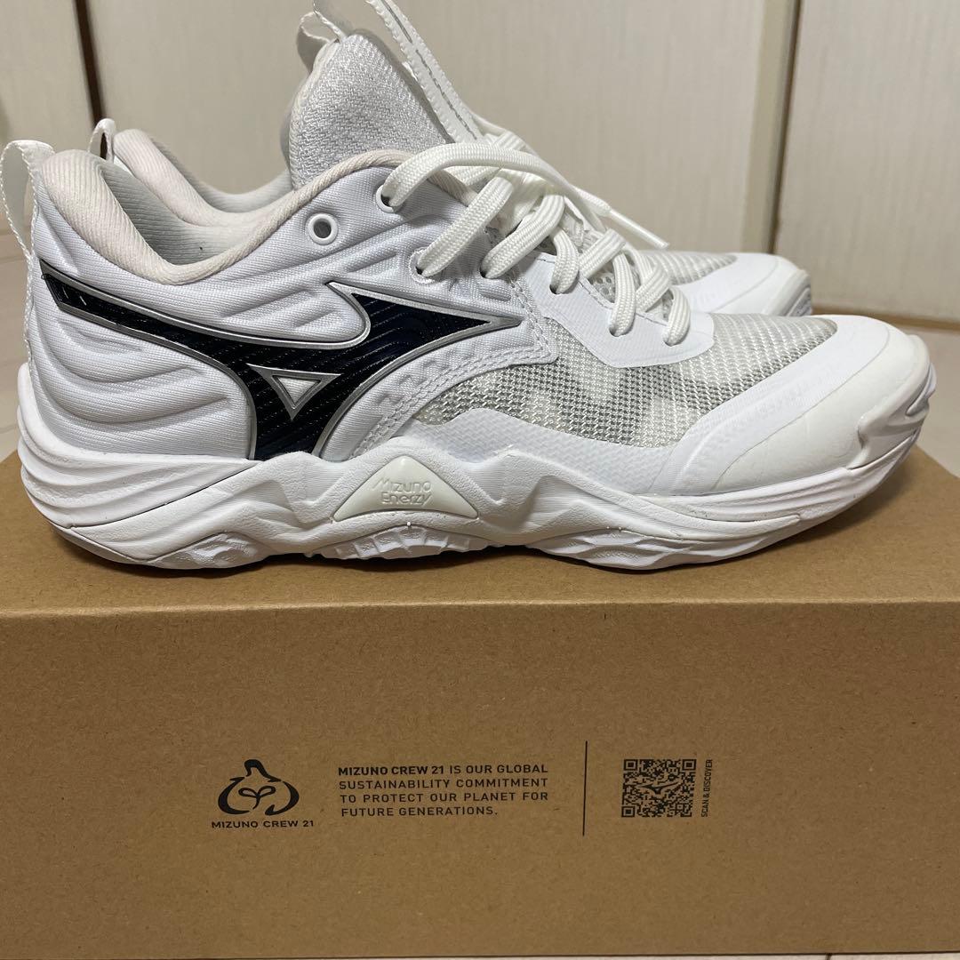 美品❣️ミズノWave Momentum EL 23.0cm ホワイト/ブラック