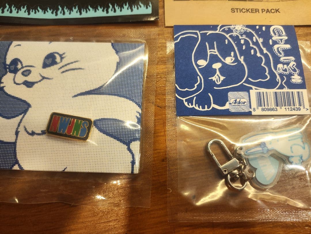 new jeansステッカー、バッジ、キーホルダー