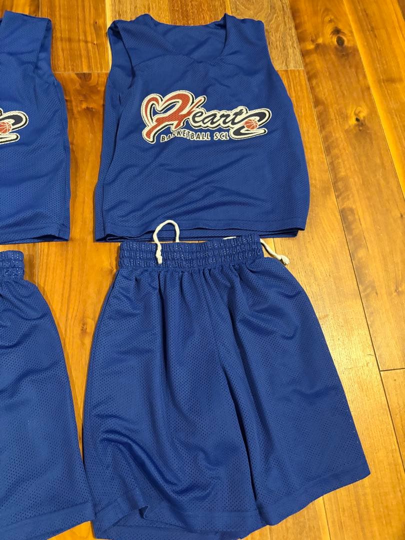 バスケットボールスクール　ハーツ　ユニフォーム130上下2セット