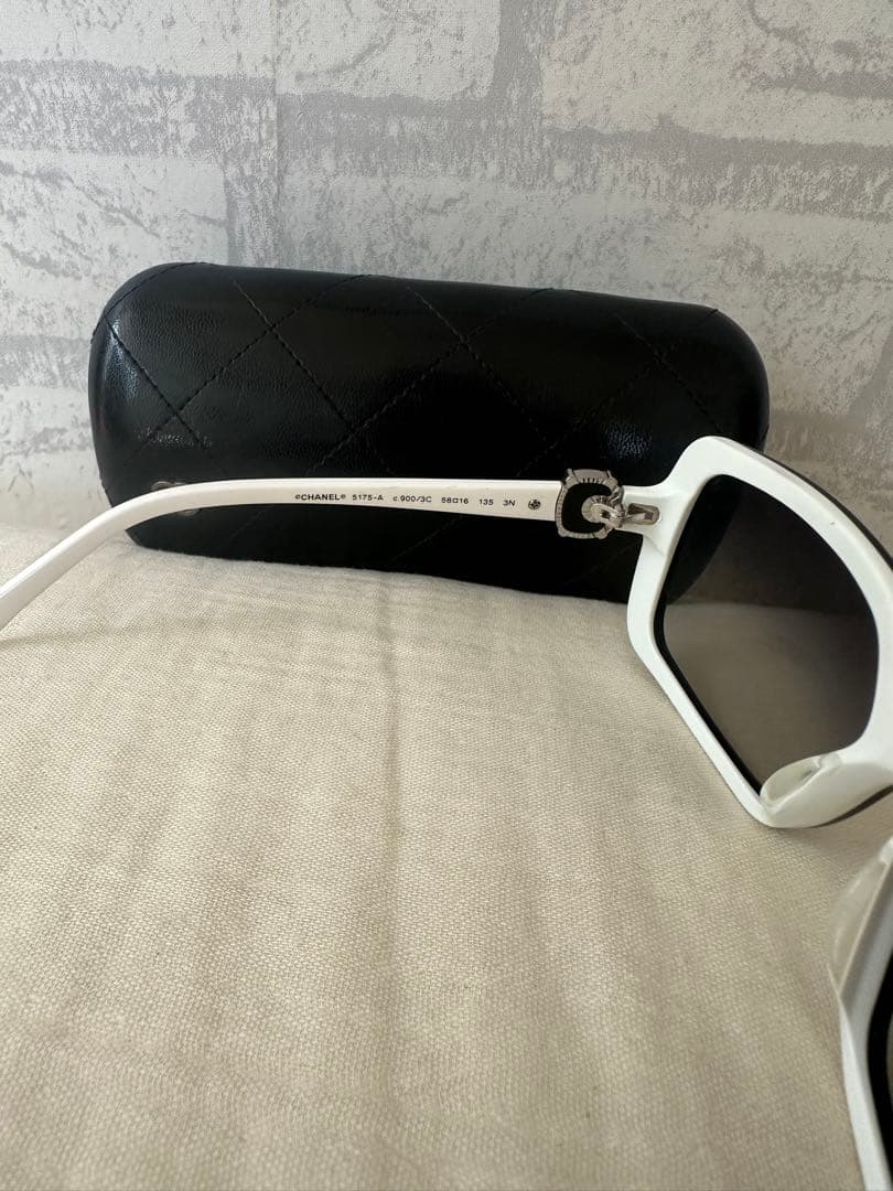 CHANEL サングラス ブラック/ホワイト