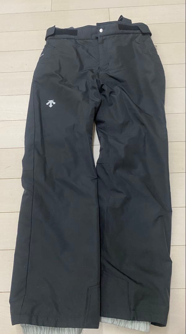 おしゃれカッコいいDESCENTE 子ども用スキーウェア カーキ/ベージュ150