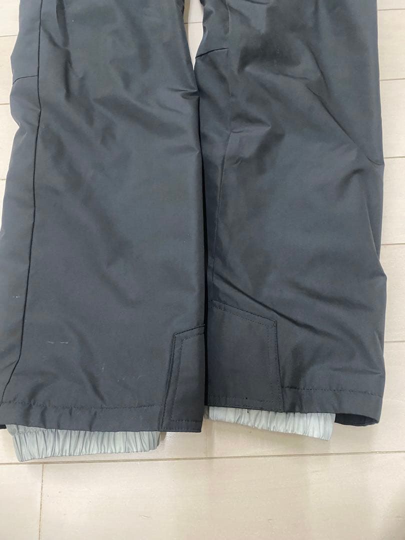 おしゃれカッコいいDESCENTE 子ども用スキーウェア カーキ/ベージュ150