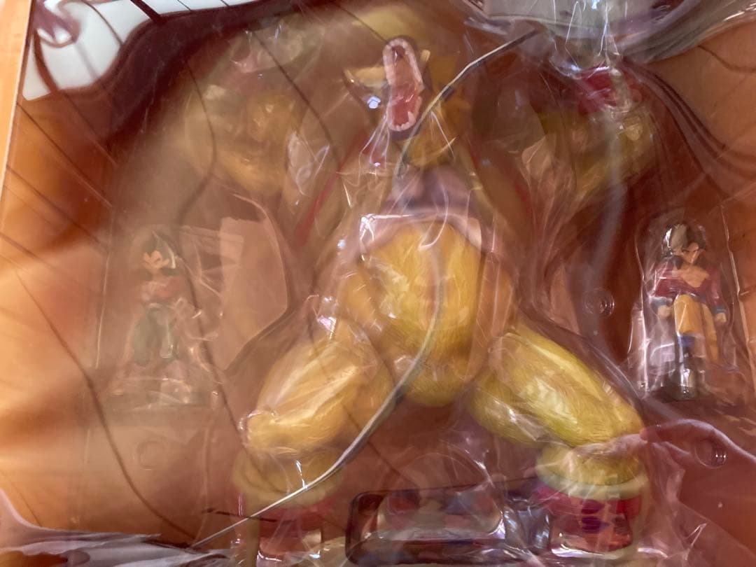 ドラゴンボール大猿ベビーと超サイヤ人4孫悟空フィギュア