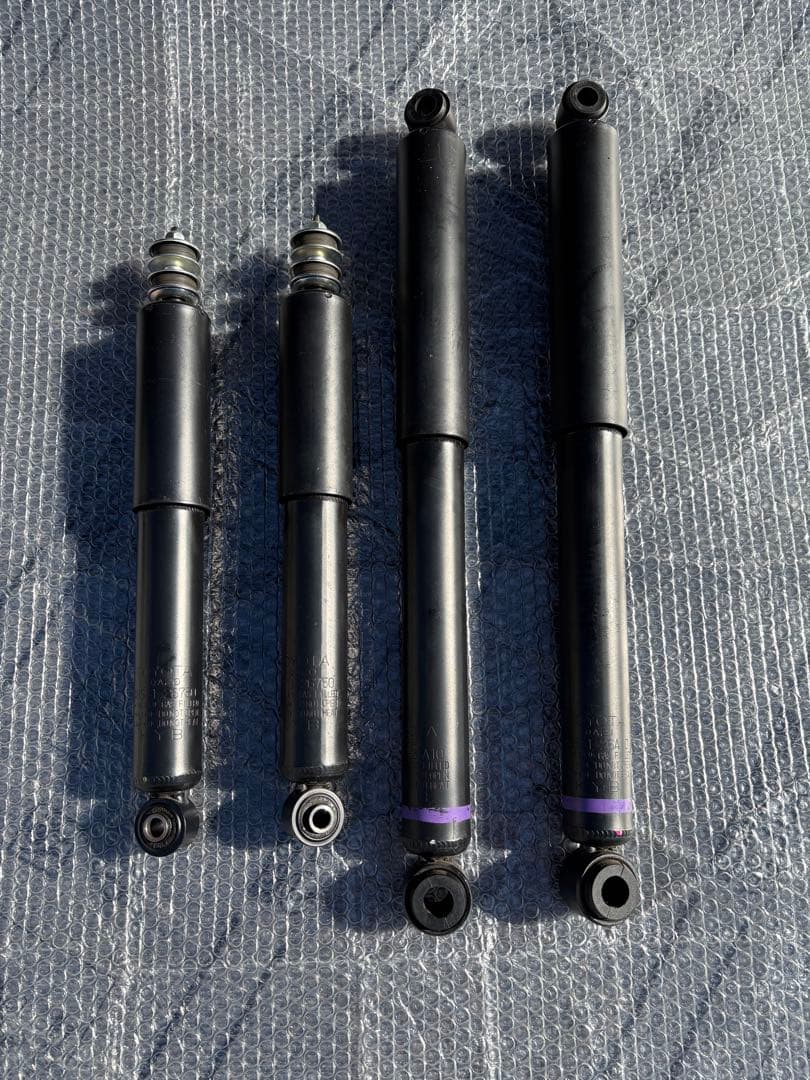 【美品】 TOYOTA 200系ハイエース 純正ショックアブソーバー 2WD