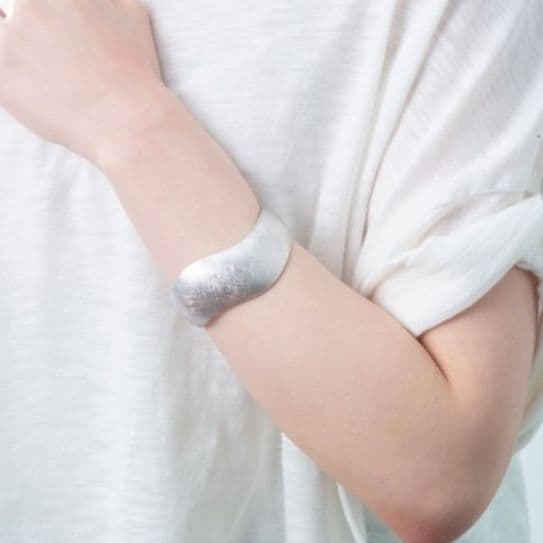 美品★Jouete ジュエッテ バングル シルバーカラー　 太め ボリューム