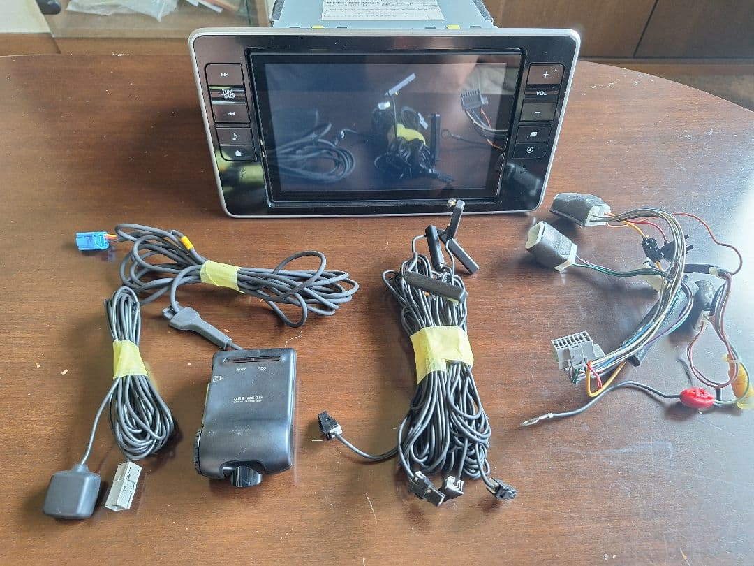 ダイハツキャスト8インチ純正ナビ08545-k2007　(NSZN-W65DB)