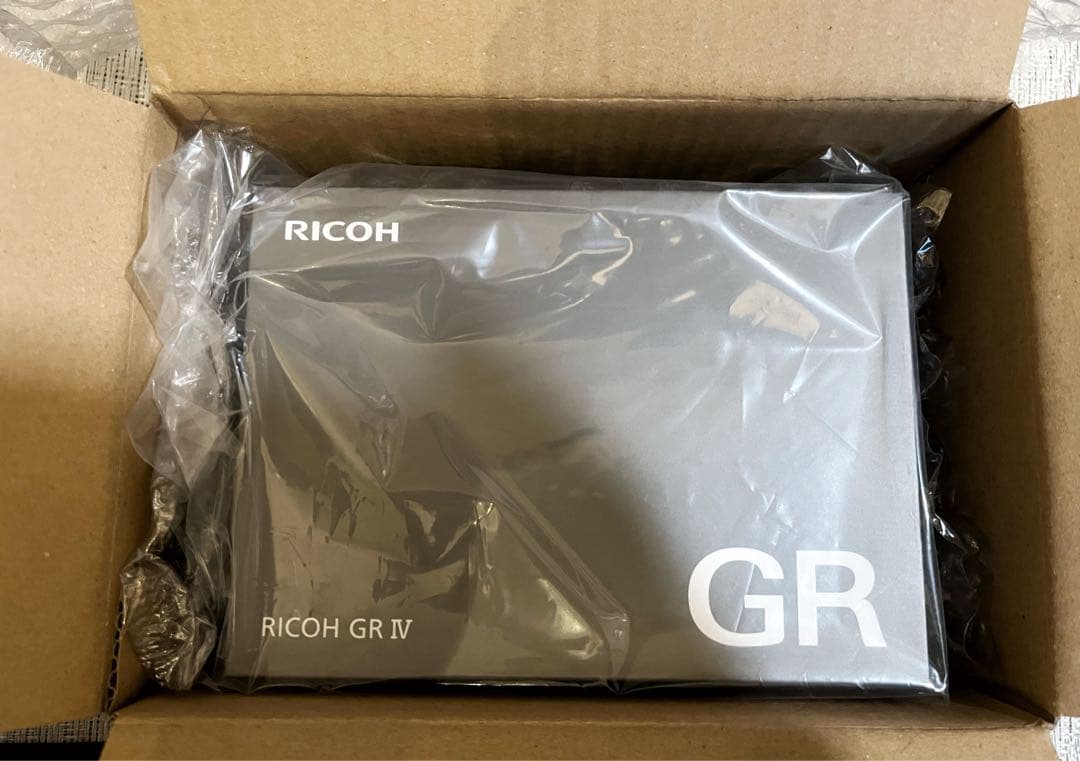 新品未使用RICOH GRIV リコーGR４　保証付き コンパクトデジタルカメラ