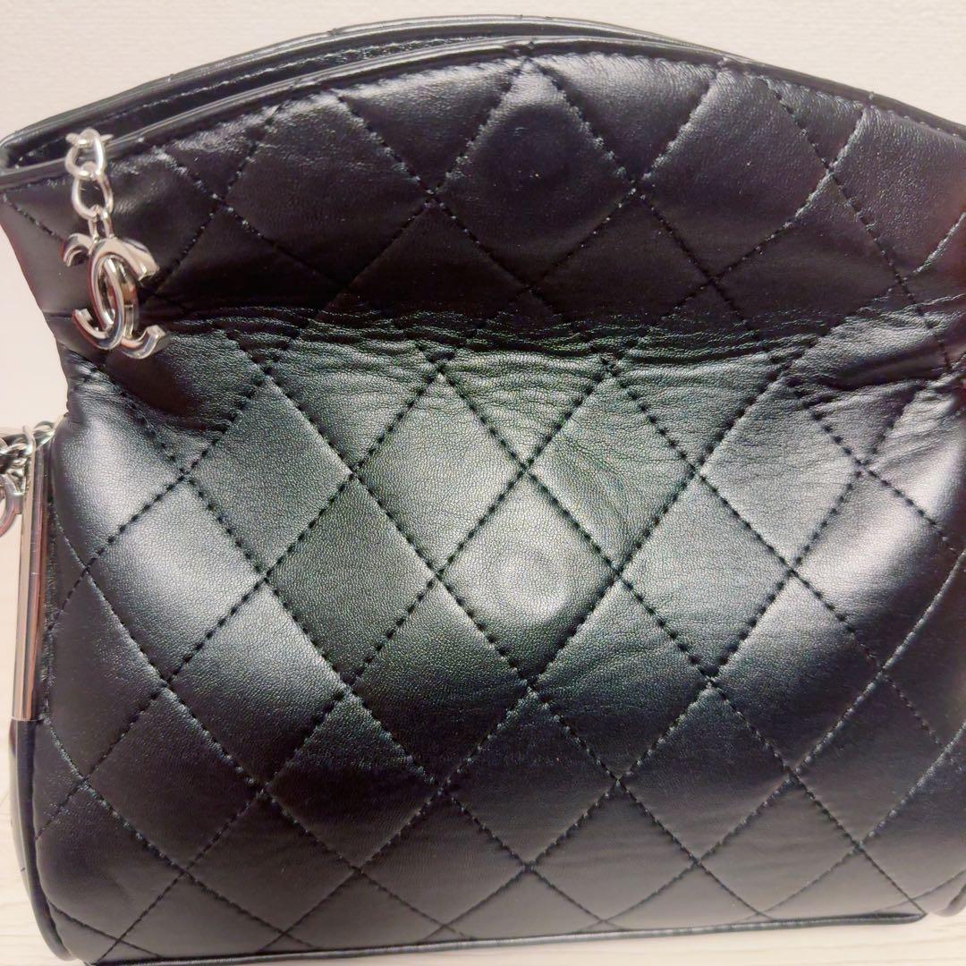 CHANEL ブラックレザー ショルダーバッグ ノベルティ チャーム