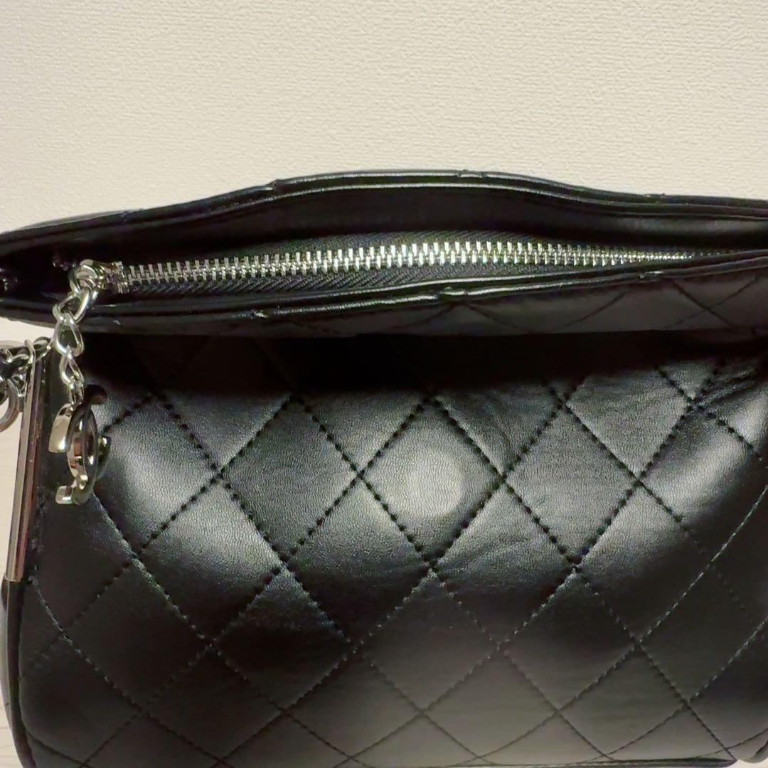 CHANEL ブラックレザー ショルダーバッグ ノベルティ チャーム